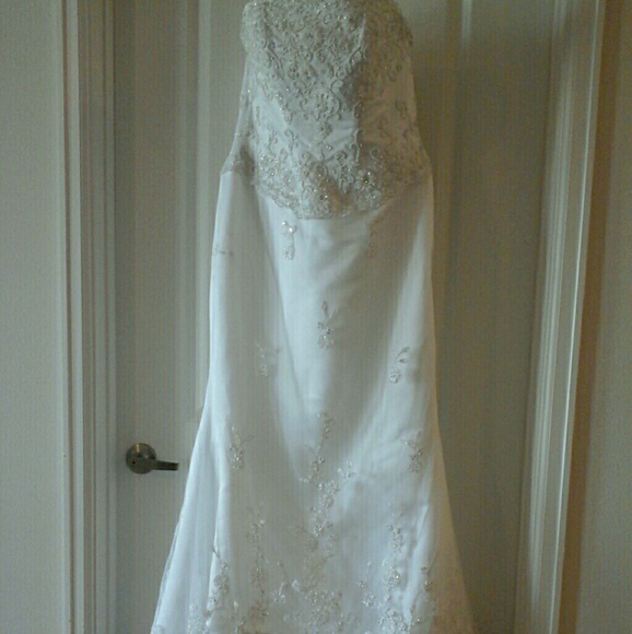 Jane's Bridal Dresses & Skirts - Wedding Gown w/Train